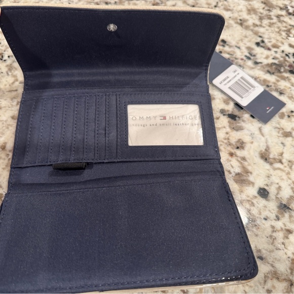 Tommy Hilfiger Wallet - Picture 2 of 3